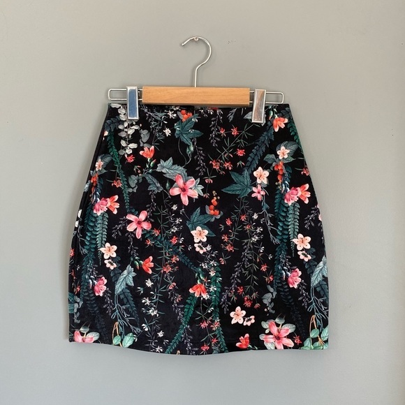 MINKPINK Floral Mini Skirt - Picture 4 of 6